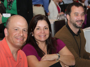 سه دانشمند برتر CHDI، رابرت پاسیفیکی، سلیا دومینگز و ایگناسیو مونیوز-سانخوان، در مورد برنامه‌های توسعه داروی پیشرفته بنیاد سخنرانی کردند. 