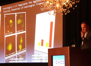 ری ترونت از دانشگاه مک‌مستر کانادا، جایزه‌ای را برای تحقیقات خود در مورد رفتار پروتئین هانتینگتین غیرطبیعی دریافت کرد. 