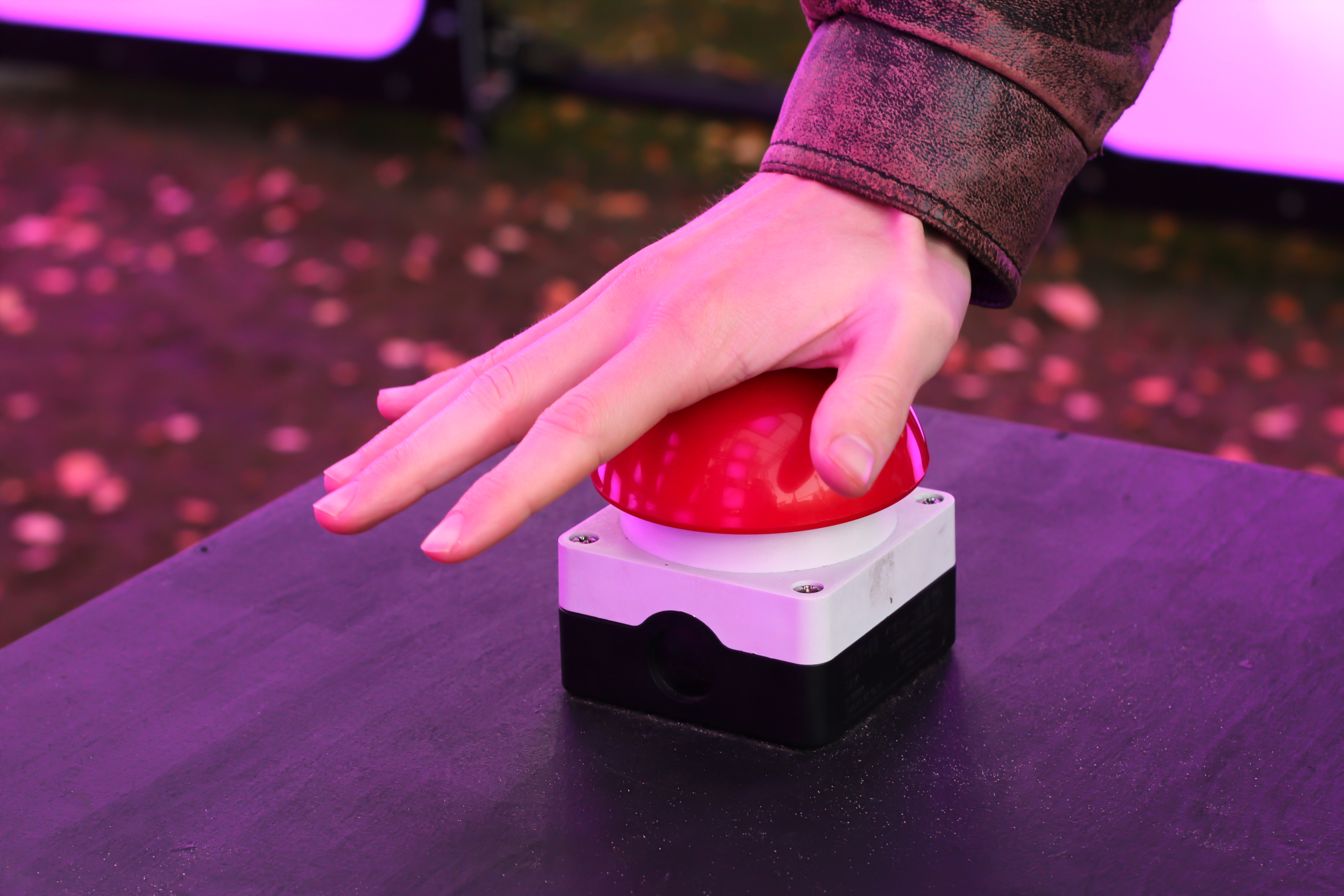 یکی از پیشرفت‌های عمده RIDE این است که ماشین‌آلات CRISPR پس از ویرایش ژن توسط سلول از بین می‌روند، که امیدواریم شانس اثرات خارج از هدف و هرگونه پیامد ناخواسته ناشی از چسبیدن مولکول‌ها را کاهش دهد. 